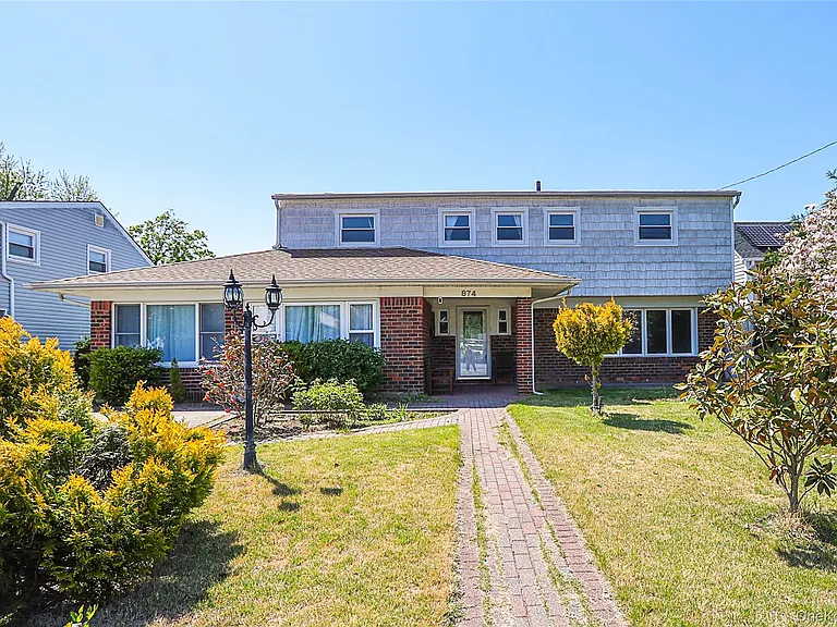 874 Seamans Neck Rd — Photo 2