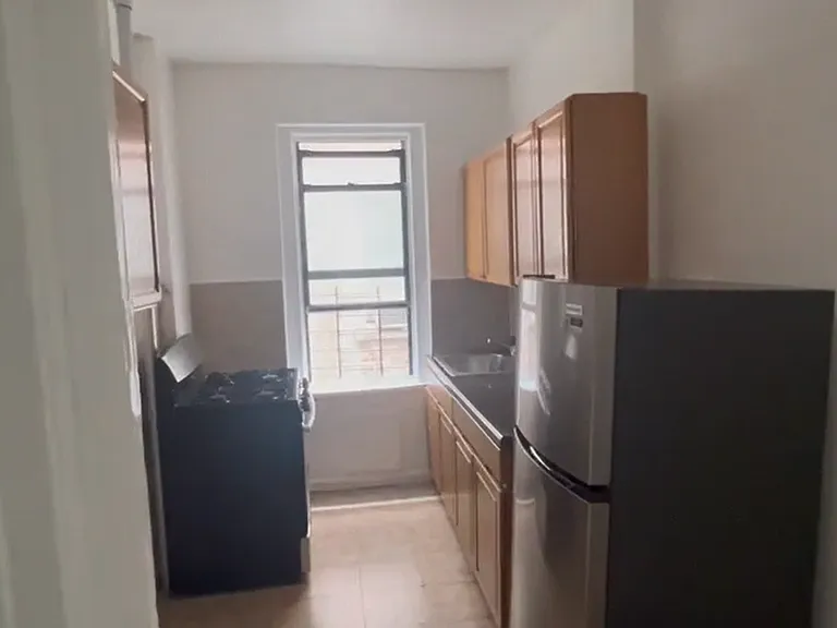 105 E 192nd St #35 — Photo 4