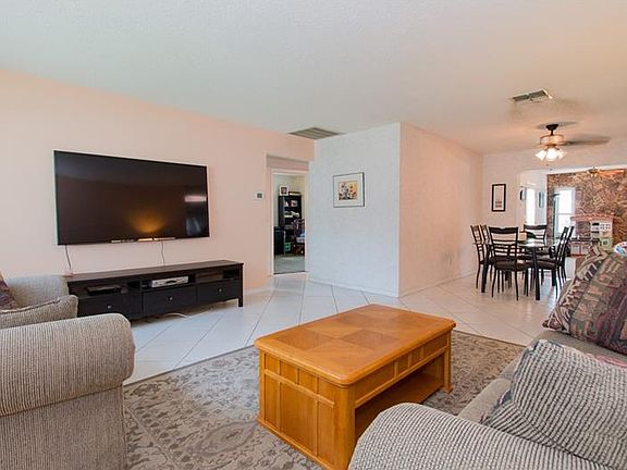 4th image of 1655 Leisure Dr