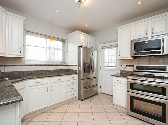 4th image of 8226 S Luella Ave