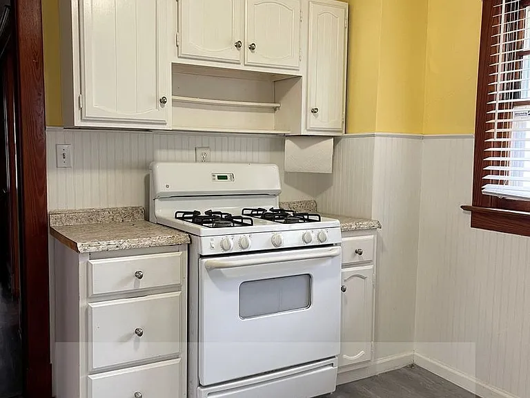 4545 Fairmount Ave — Photo 11