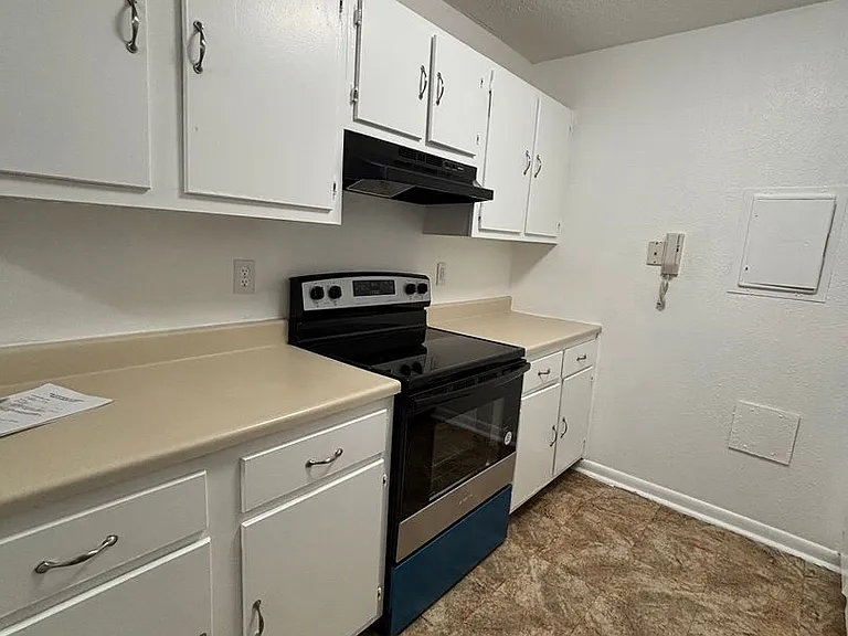 Cedar Crest Apartments — Photo 26