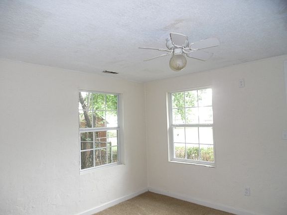 4th image of 207 N Severs Ave