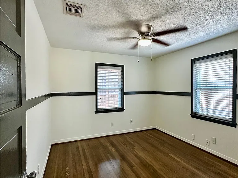 815 Waverly St — Photo 5