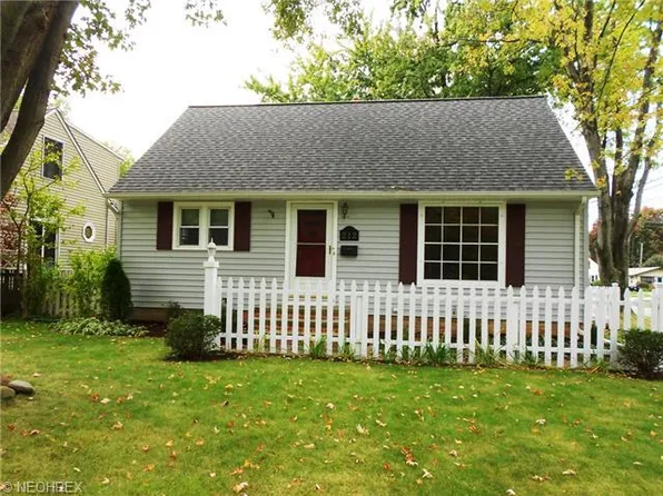 212 Brookfield Rd, Avon Lake, OH 44012