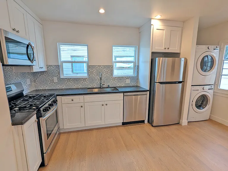 3917 1/2 Montclair St #3917-1/2 — Photo 9