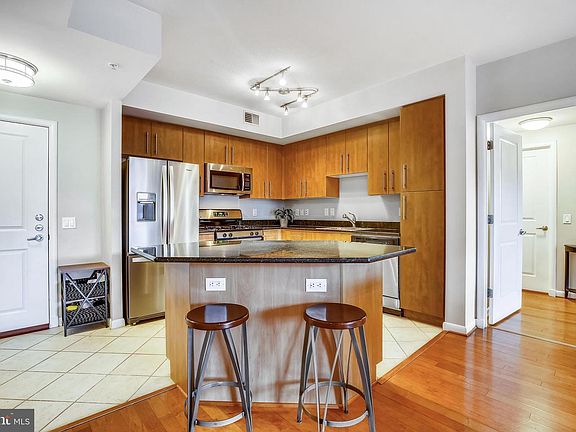3rd image of 1021 N Garfield St APT 418