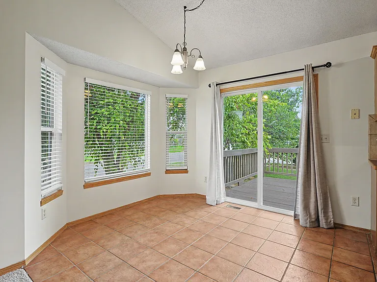 2316 N Shefford Cir — Photo 9