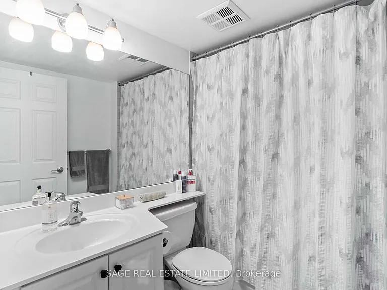 230 King St E #504 — Photo 13