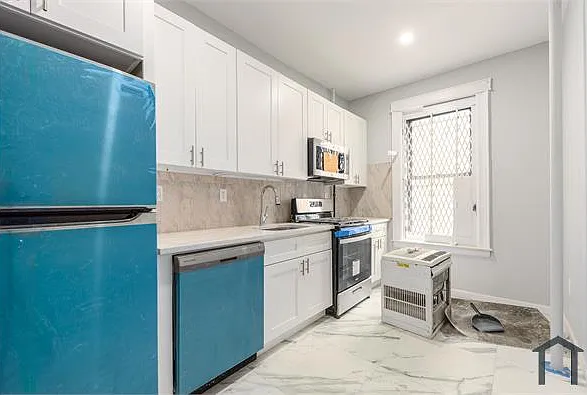 2 bed, $3,300 — Photo 2