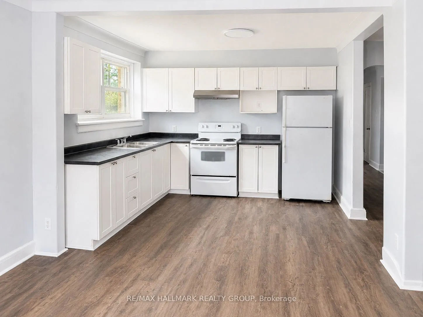 3 bed, $2,500 — Photo 2