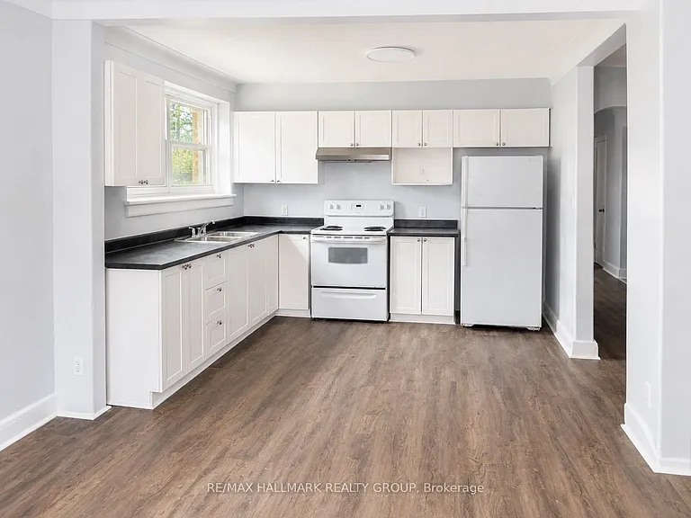 20 Charlotte St #2 — Photo 2