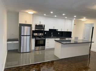 4 Superior Ave #12, Toronto, ON M8V 2M4