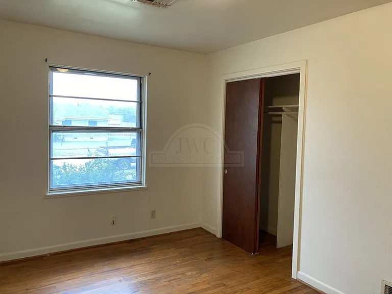 310 Prather Dr — Photo 16