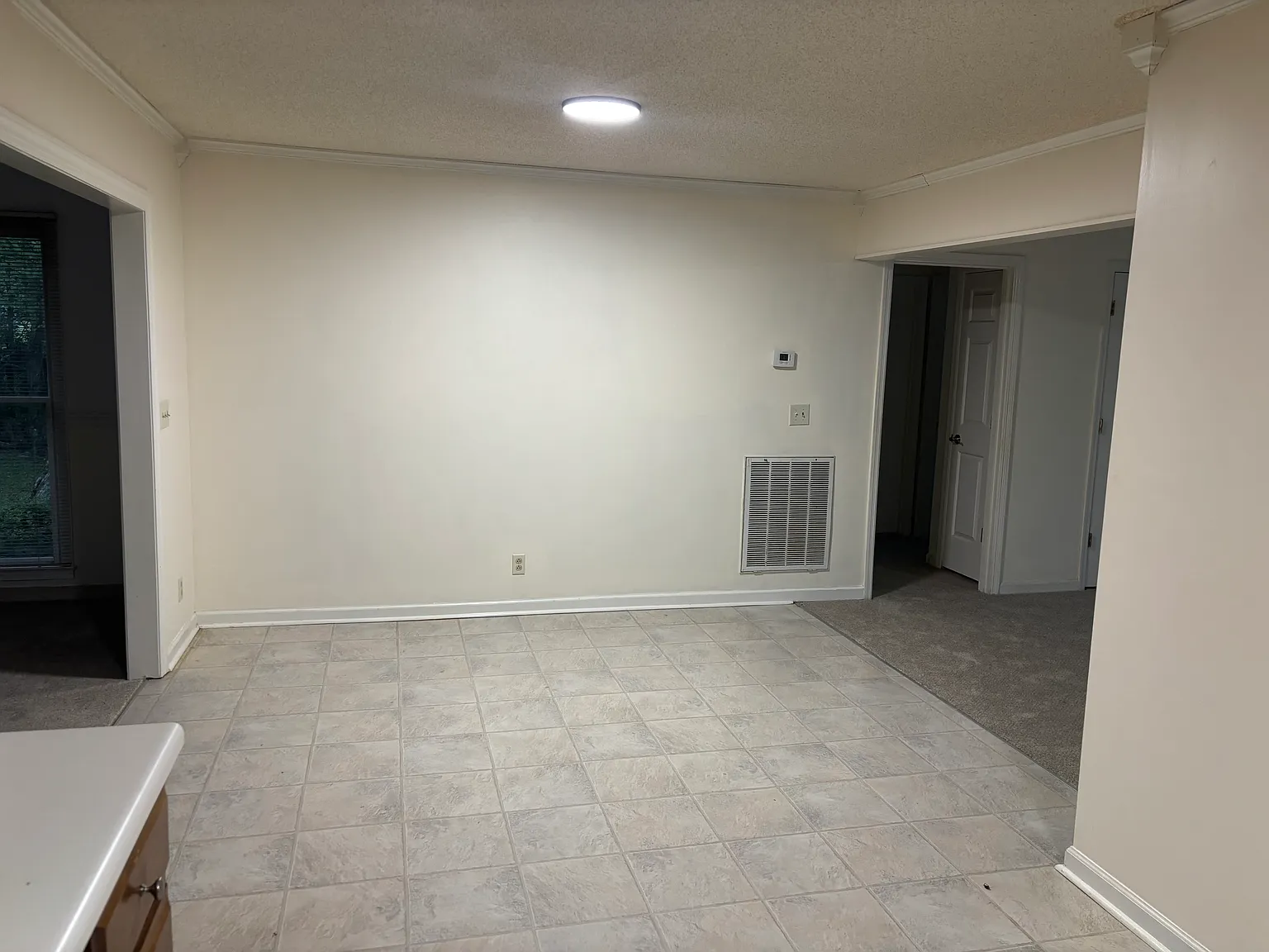 3 bed, 1948 sqft, $2,050 — Photo 4