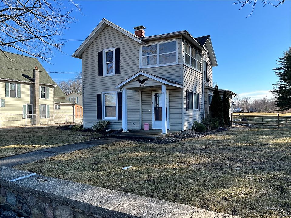 1st image of 256 E Franklin St