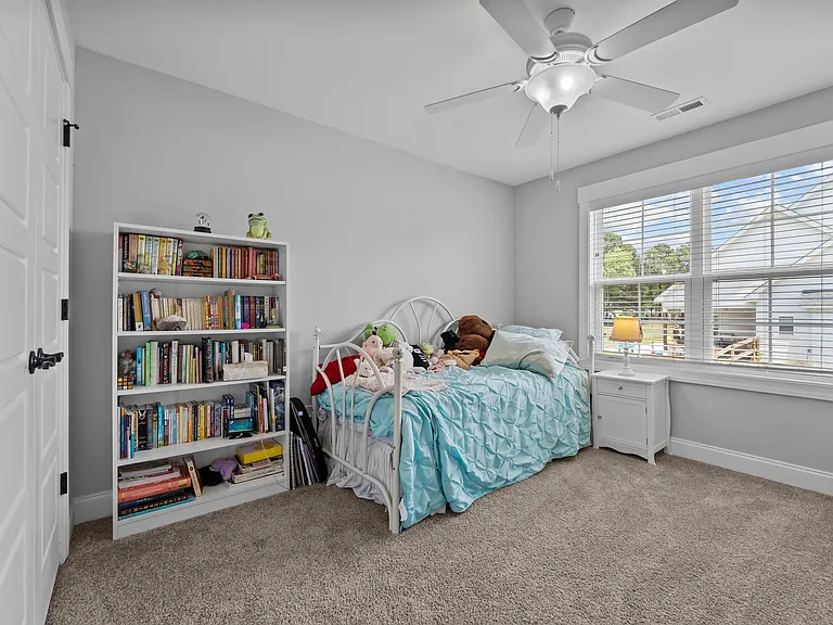 130 Amelia Dr — Photo 27