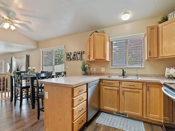 2nd image of 2124 N Boysenberry Dr