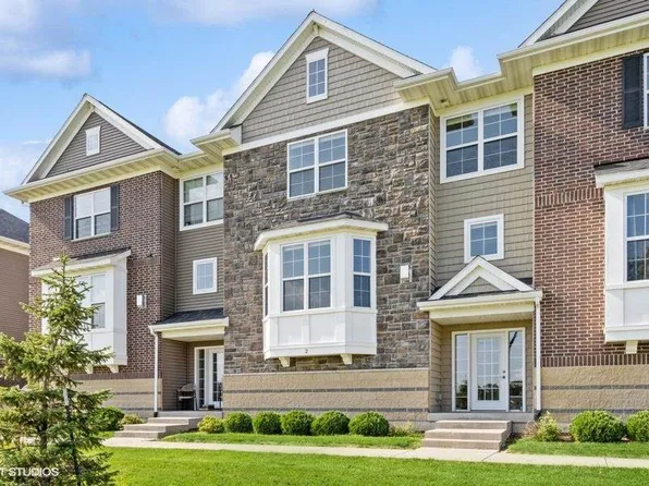 300 Clark Dr APT 2, Coralville, IA 52241