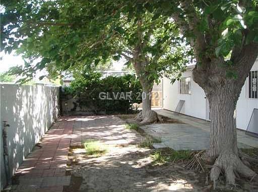 3rd image of 3010 La Canada St