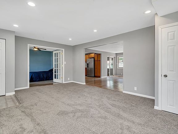 3rd image of 1412 Seminole Dr