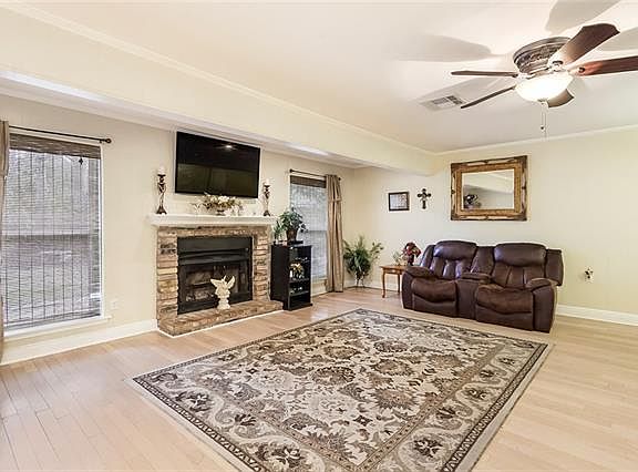 5th image of 1525 Oakwood Dr