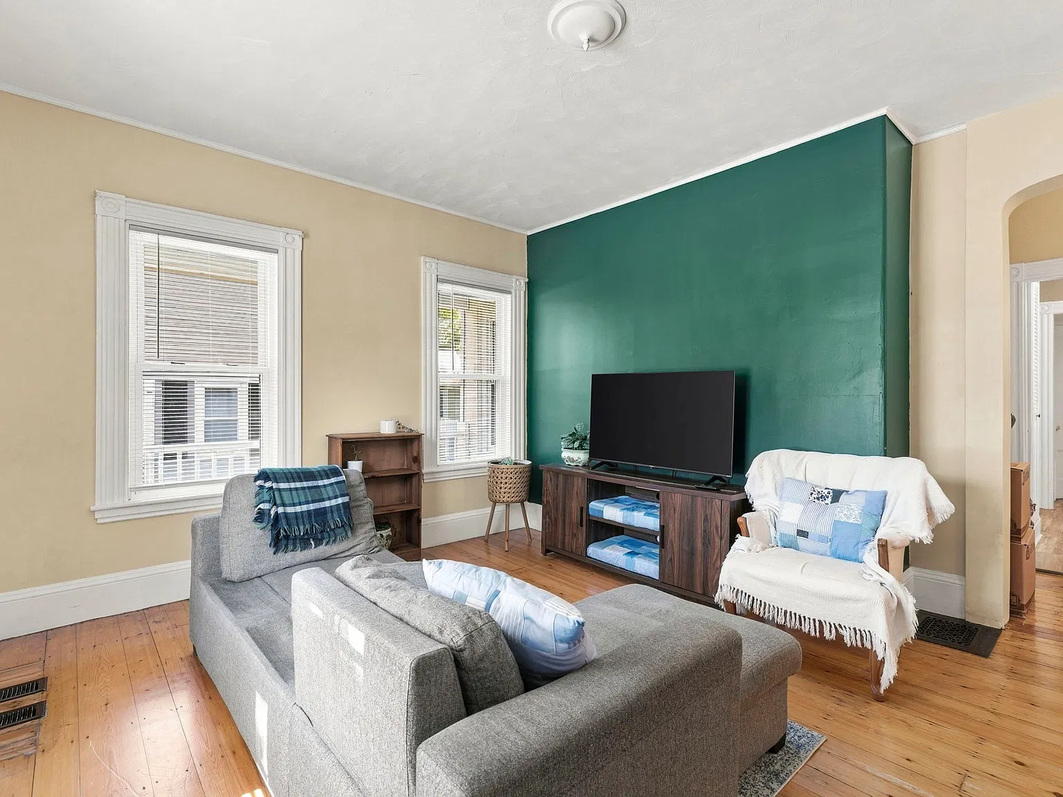 2 bed, 1025 sqft, $2,500 — Photo 2