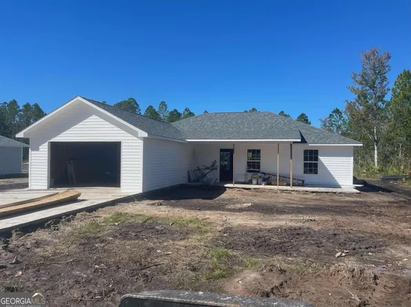 667 Red Hawk Dr, Waynesville, GA 31566
