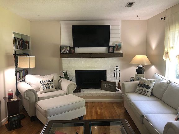 2nd image of 1349 Dixie Lee Cir