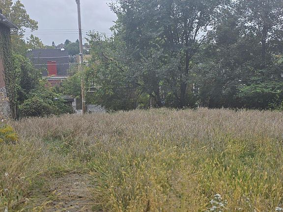 3rd image of 218 Jucunda St