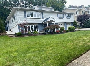 686 Westview Ct, River Edge, NJ 07661