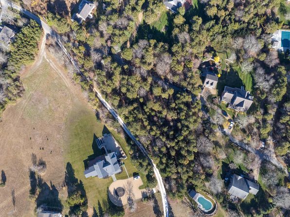 26 Mill Hill Rd, Edgartown, MA 02539