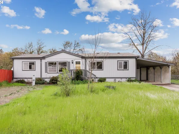 219 Trout Loop #6, Roseburg, OR 97471