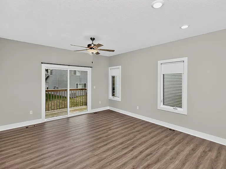 5638 Fernwood Dr — Photo 12