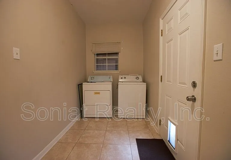 3320 N Prieur St — Photo 9