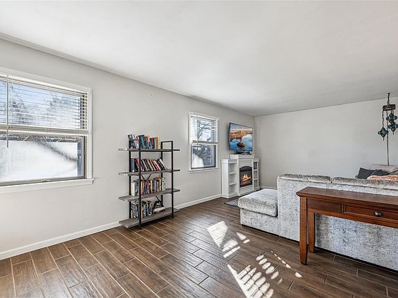 3rd image of 7143 Mardel Ave