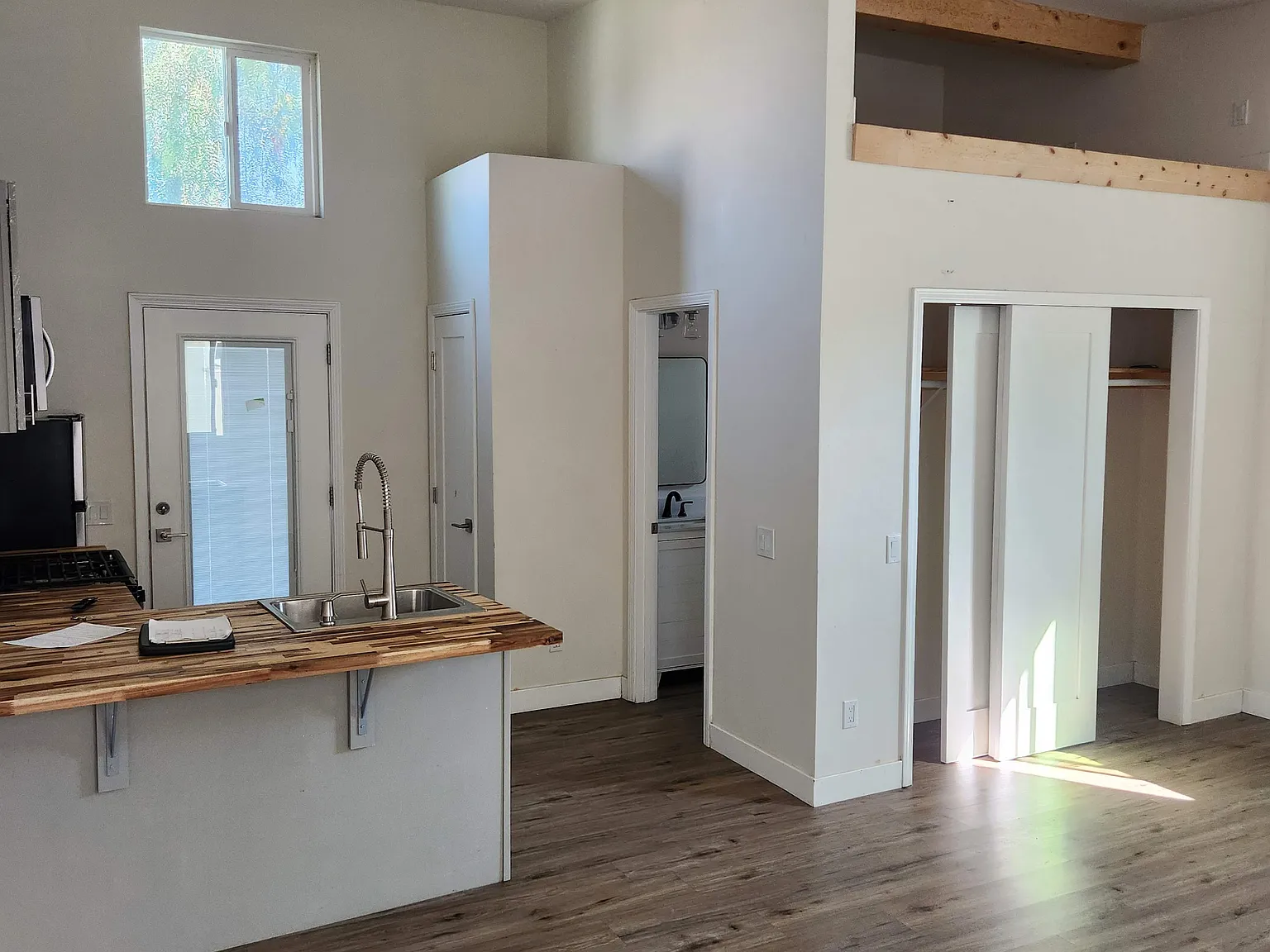 Studio, 350 sqft, $2,100 — Photo 3