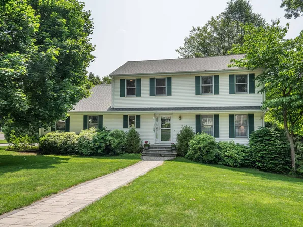 37 Woods Way, Newington, CT 06111