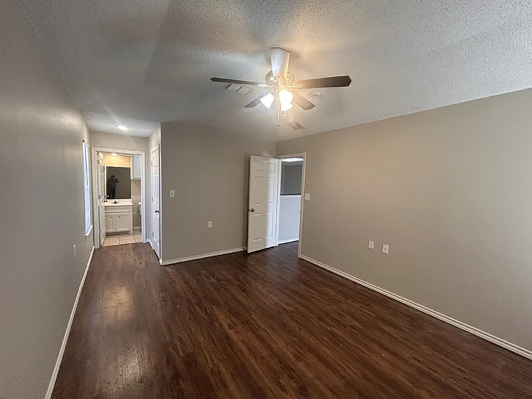 7803 Avenue J — Photo 11