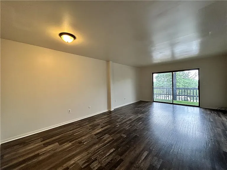 4313 Earl Dr #B7 — Photo 6