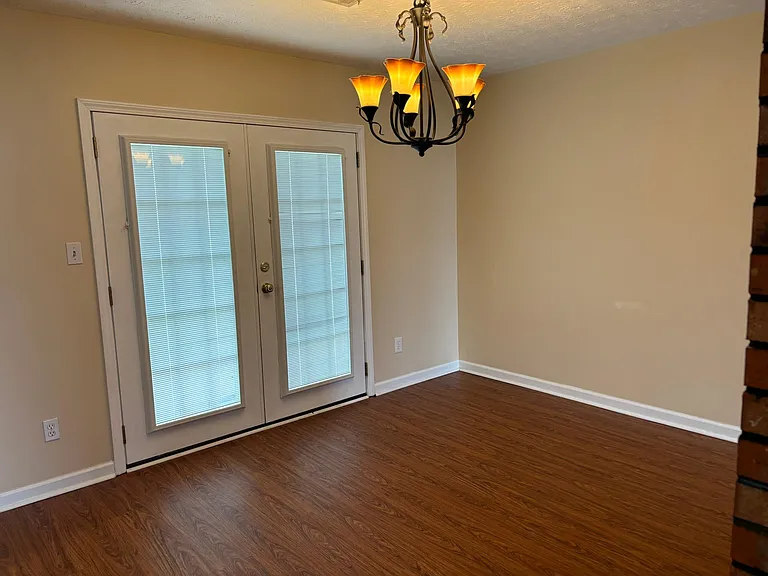 1806 Jenny Dr — Photo 5