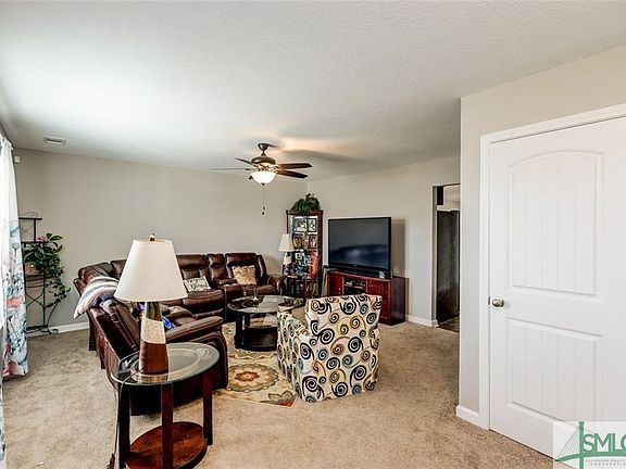 3rd image of 104 Auburn Cir