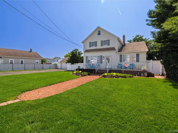 619 S 6th Street, Lindenhurst, NY 11757