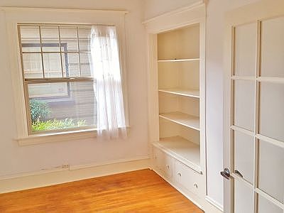 BR- built-in shelves/drawers