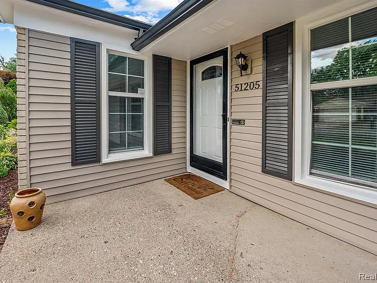 51205 Fairlane Dr — Photo 5