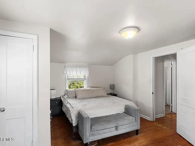 585 Bamford Ave — Photo 19