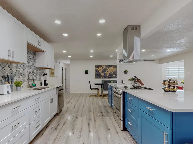 1621 Lafayette Dr NE — Photo 7