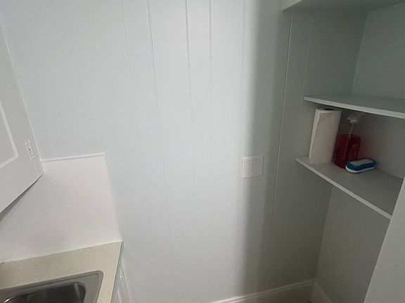 4th image of 1621 Smith St APT 1