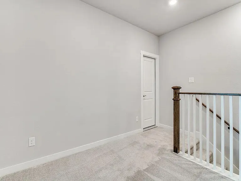 627 Oakridge Dr — Photo 11
