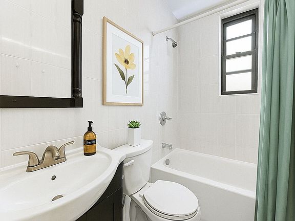 5th image of 1841 Mohegan Ave #13